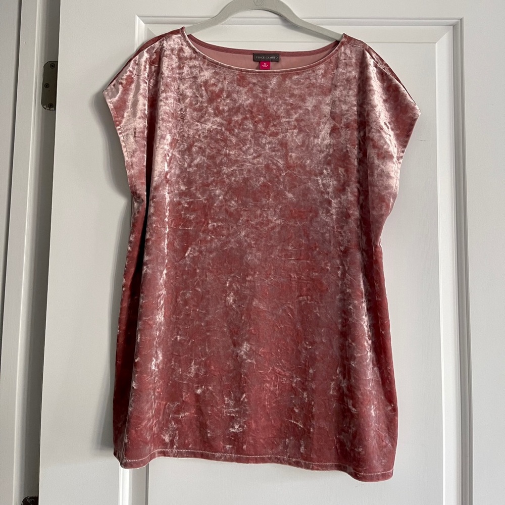Vince Camuto Beautiful Top!